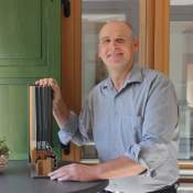 Manfred Wild in der Fenster und Türen Ausstellung der Wild GmbH